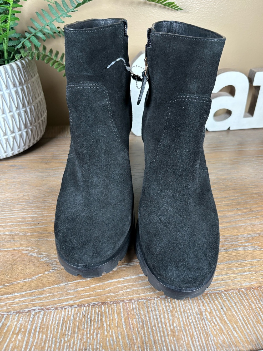 Tory Burch Sofia 85mm Lug Sole Bootie In Black Suede Size 9 NWOB - Picture 7 of 12